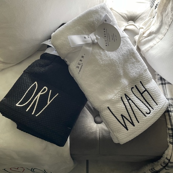 🫧🫧Rae Dunn Hand Towels (4)🫧🫧 - Picture 4 of 13